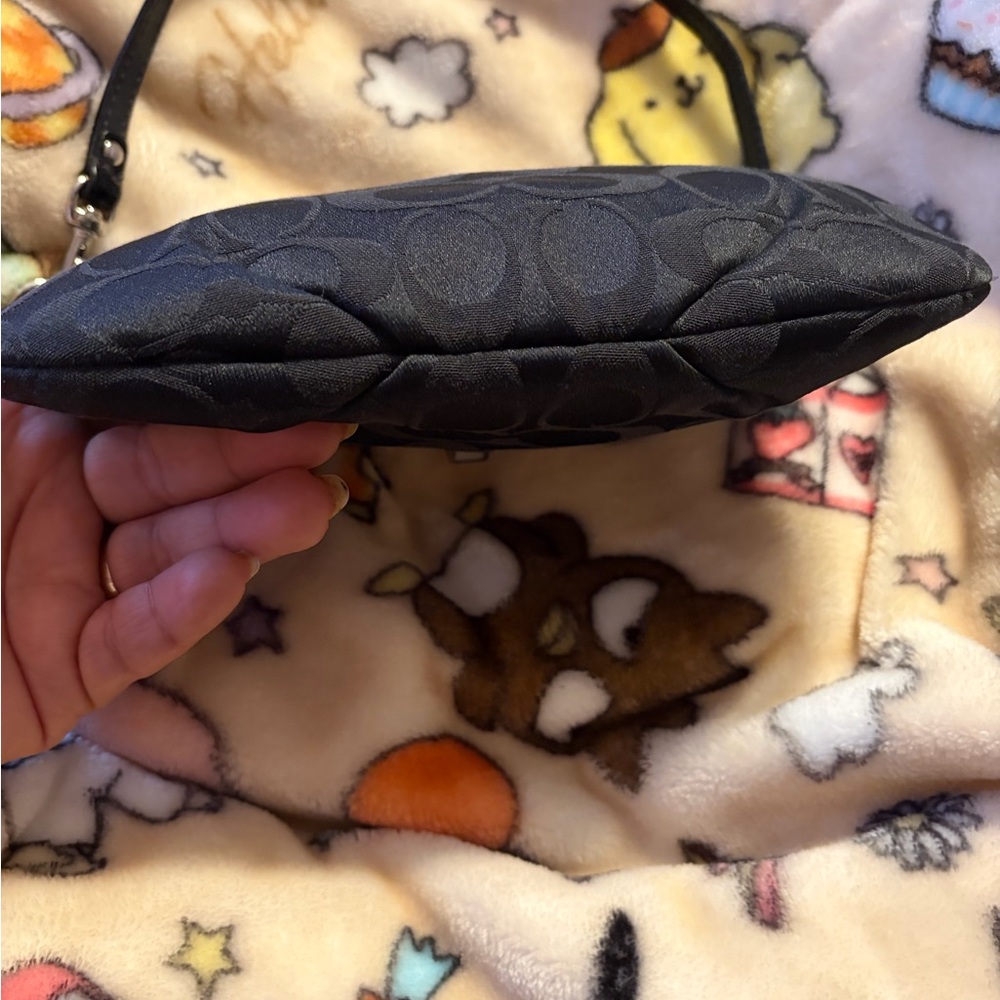 Gorgeous Y2K Coach signature monogram wristlet mini bag black canvas Pouchette - Picture 6 of 11